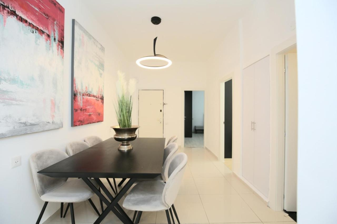 City Center Luxury Apartment In Netánja Kültér fotó