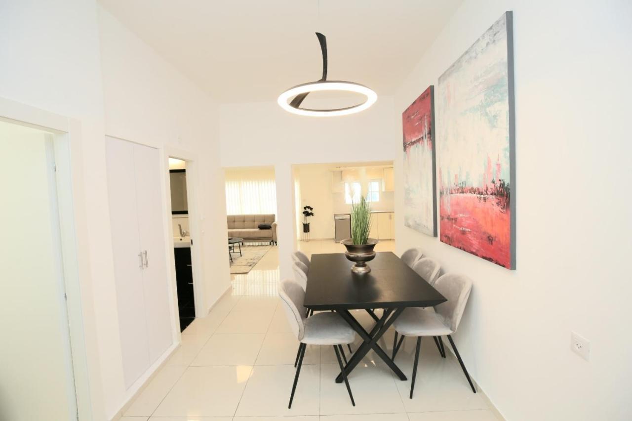 City Center Luxury Apartment In Netánja Kültér fotó